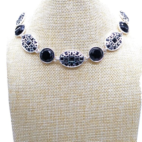 Gloria Vanderbilt Black & Silver-tone Necklace - Picture 6 of 14